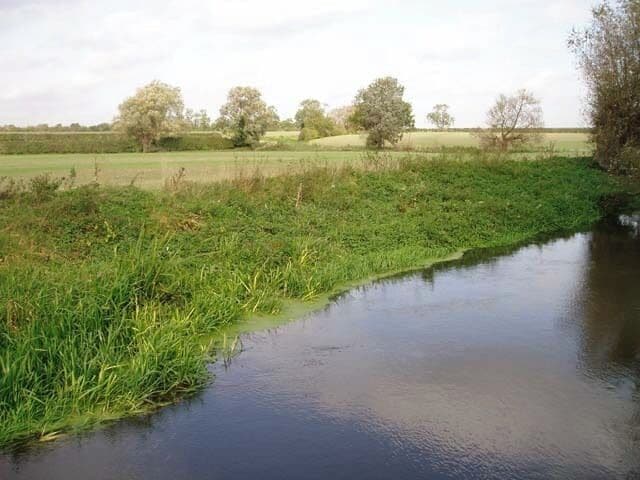 River Cam or Rhee, Haslingfield. Looking north from the bridge on the bridleway. For a discussion of this and other river names see 67187.