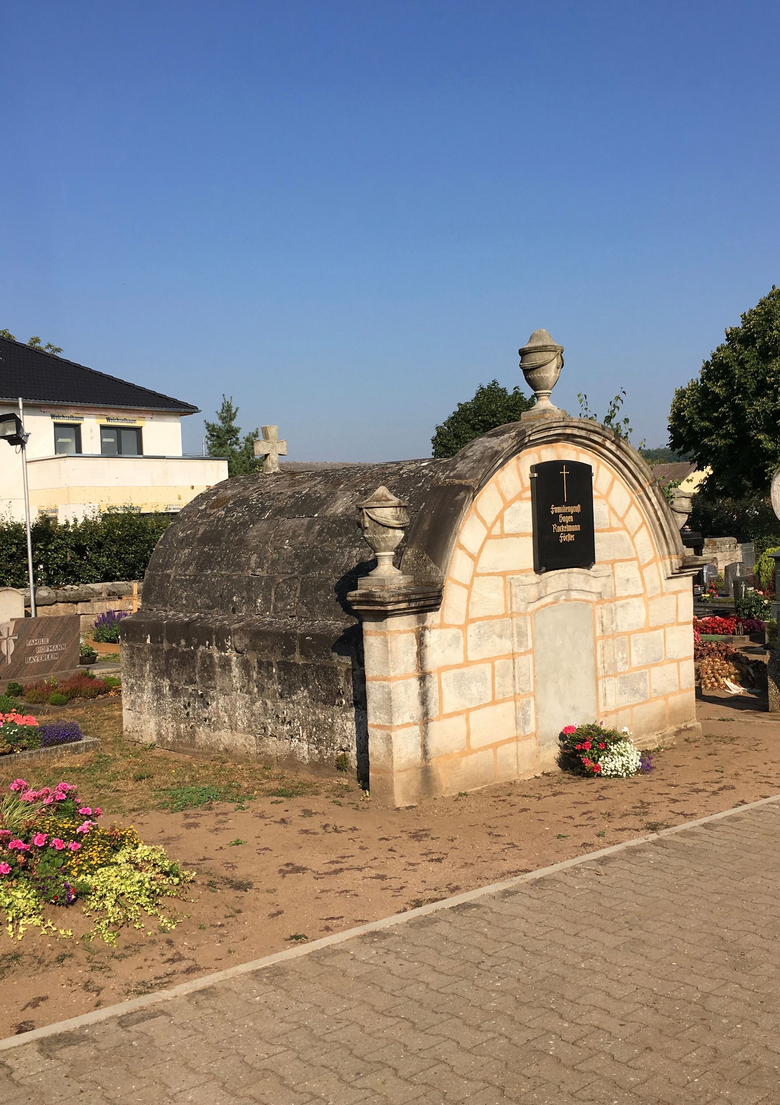 Möhrendorf rundbogige Gruft