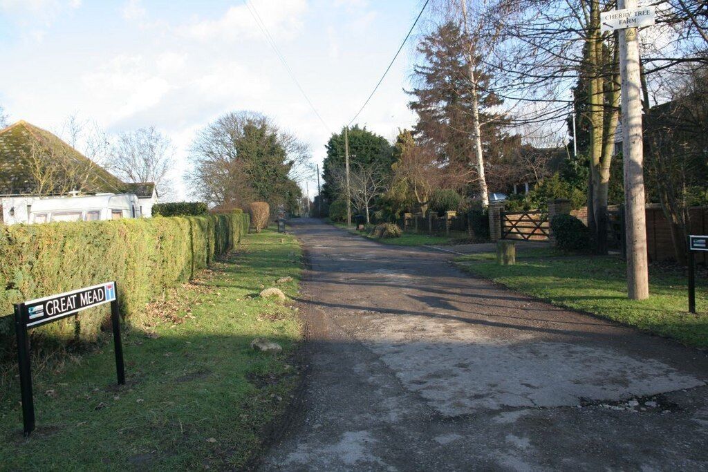 Great Mead Small residential lane which becomes a bridleway leading to Fulscote Manor