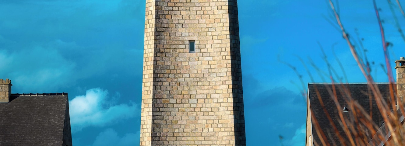 The Cape Lévi lighthouse raises in front of the English Channel, on the commune of Fermanville. Relay between the lighthouse of La Hague and the lighthouse of Gatteville, it dates back to the beginning of the first half of the 19th century.
Destroyed in 1944 during the Second World War, the current lighthouse was rebuilt in 1947. Top 28 meters, it has a quadrangular shape with curved faces. The set is made of pink granite stone and was automated in the mid 1970s.
The lighthouse's surroundings are easily accessed by car, and there is a small free parking lot at the beach nearby.
#lighthouse #travel #Trovember