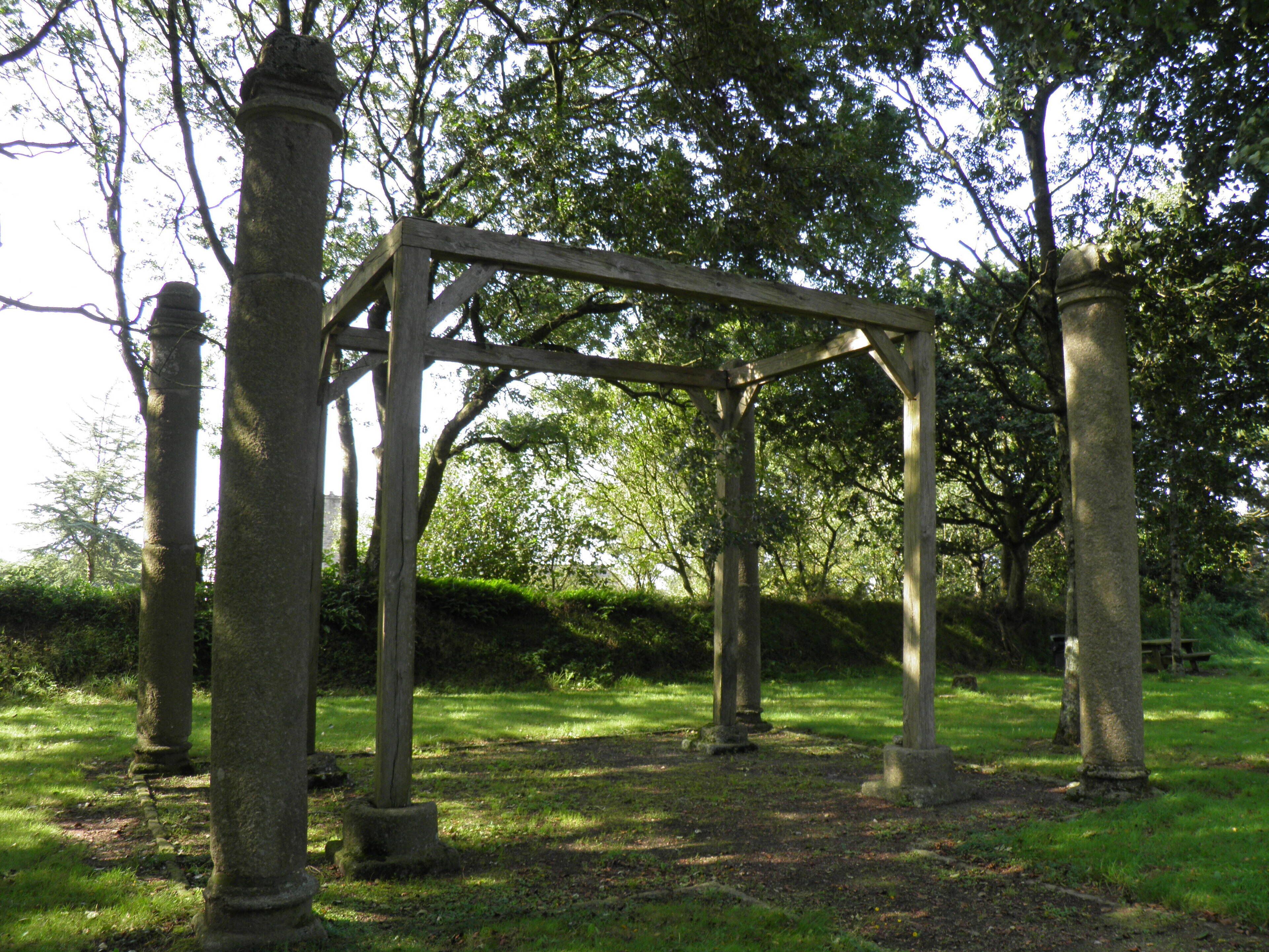 Colonnes de justice à Plourin (Finistère, France).