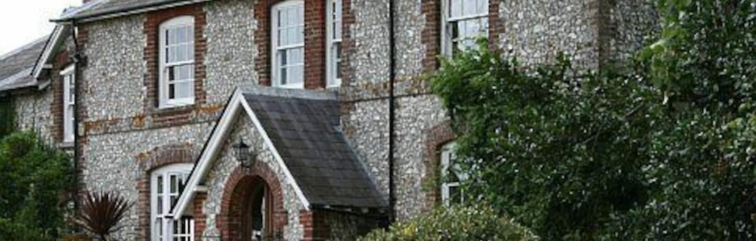 Woodhorn Farm House. Woodhorn Farm House from the southern entrance to the drive, off Woodhorn Lane. View from the northern entrance: 21013.