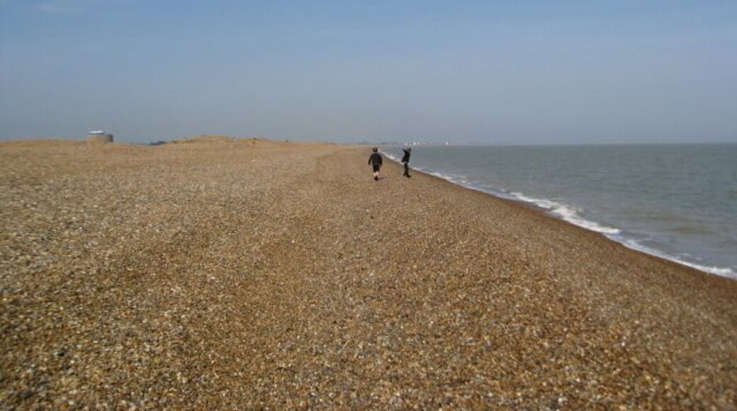Human activity on Bawdsey Beach A fabulous beach for stone throwing!