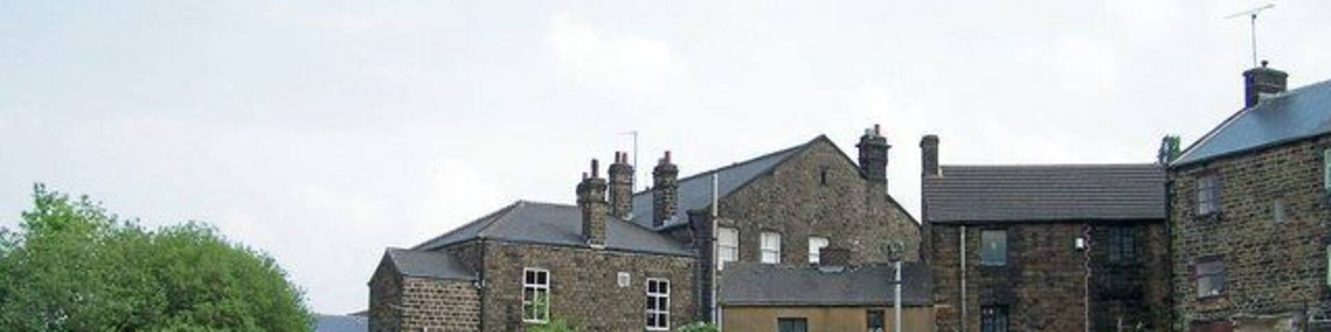 The Friendship Bowling Green and Pub, Stocksbridge. This view shows the entrance to the Bowls Club via the Pub Car Park ... a rear view of the Pub (in the middle of the shot) ... and the rear of The Big Man Shop on the right. Note the strange 'skewed angle' of the shop. 1014126 1014144 1014115