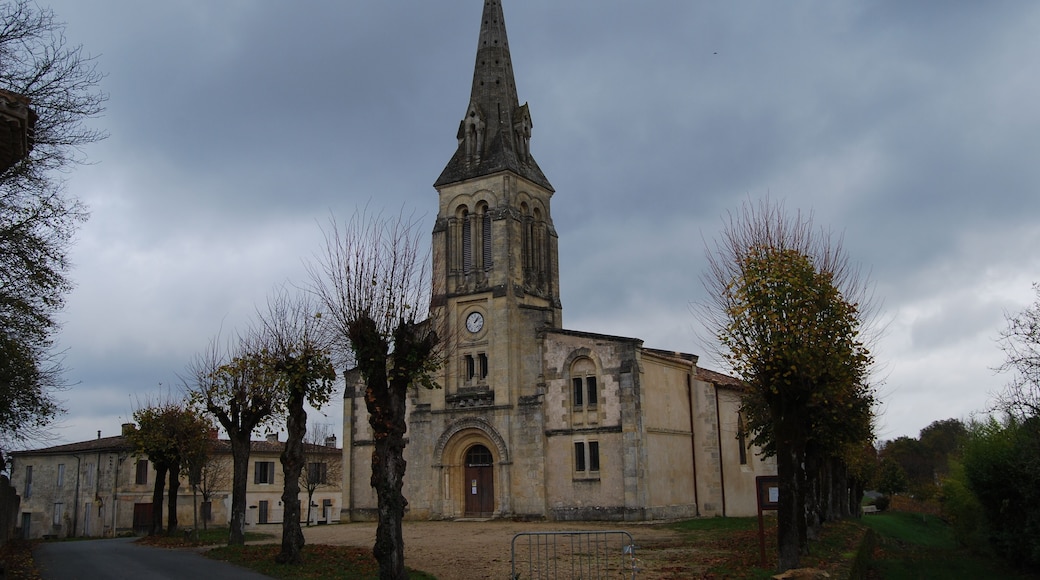 This building is indexed in the Base Mérimée, a database of architectural heritage maintained by the French Ministry of Culture, under the reference PA00083586 .