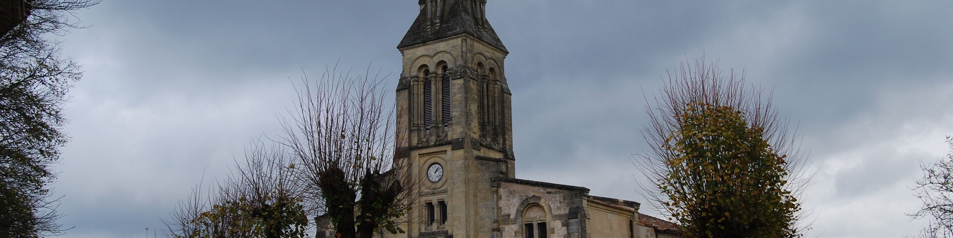 This building is indexed in the Base Mérimée, a database of architectural heritage maintained by the French Ministry of Culture, under the reference PA00083586 .