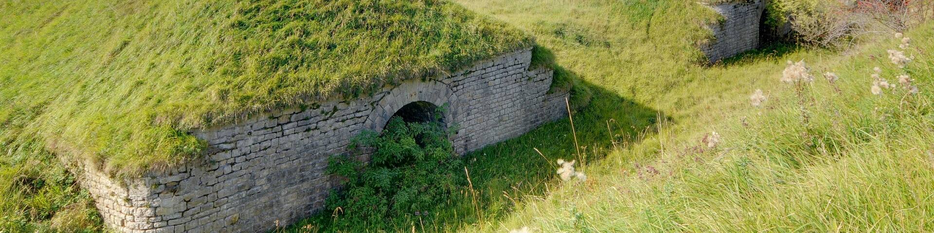 This file was uploaded with Commonist. This photograph was taken with a Nikon D300. Fort du Lomont : rue des remparts du réduit (HDR).