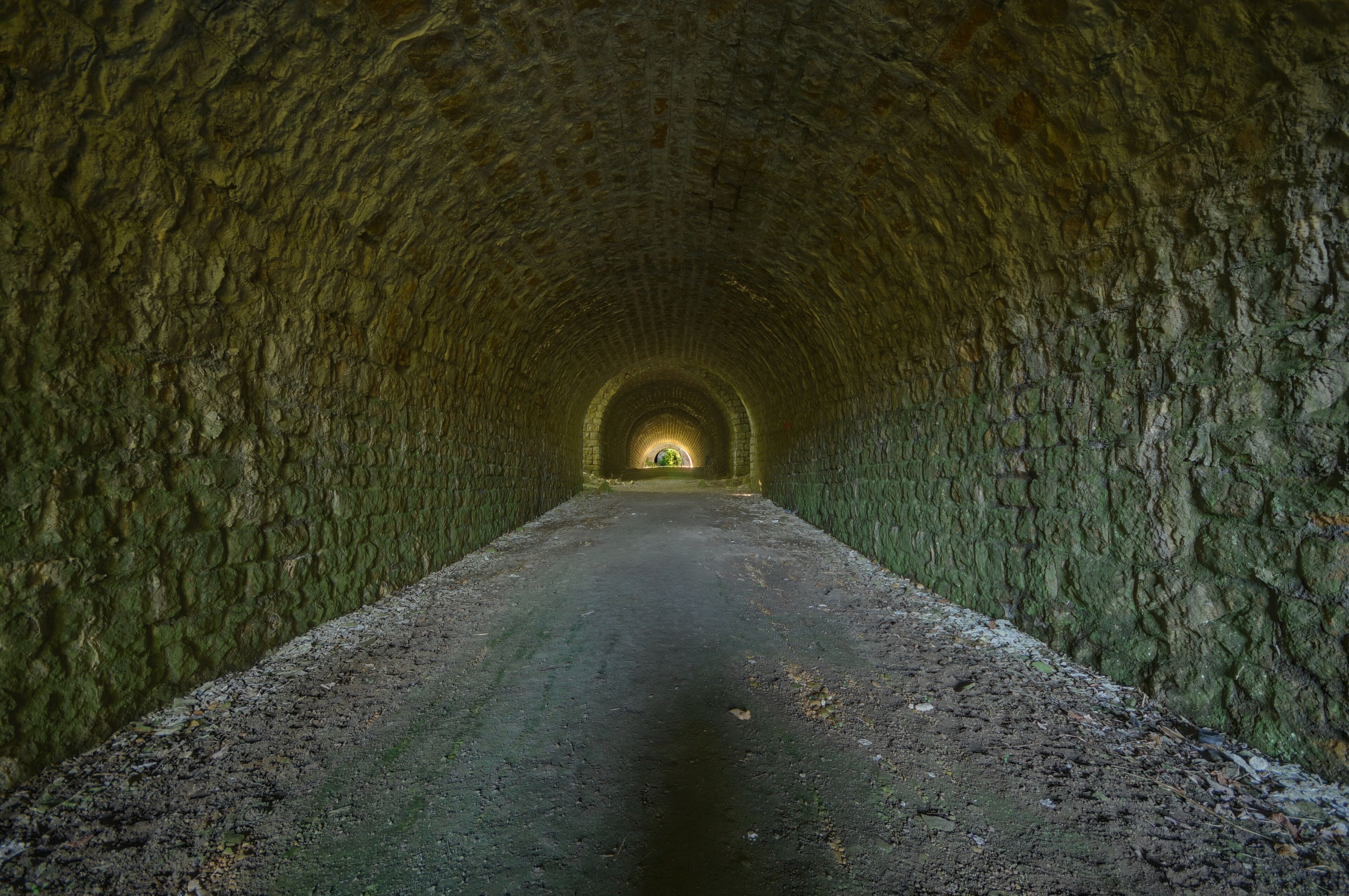 This file was uploaded with Commonist. This photograph was taken with a Nikon D300. Fort du Lomont : galerie d'entrée du réduit (HDR).