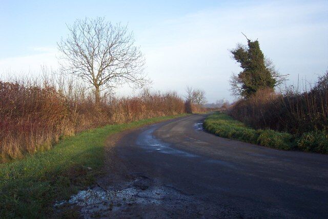 Bend in the lane Between Southrop and Lechlade.