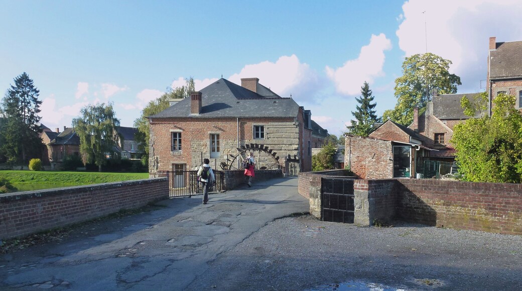 This building is inscrit au titre des Monuments Historiques. It is indexed in the Base Mérimée, a database of architectural heritage maintained by the French Ministry of Culture, under the reference PA59000110 .