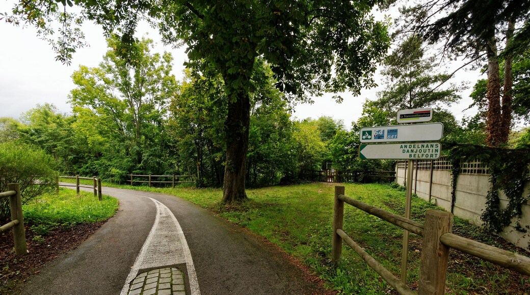 This file was uploaded with Commonist. La liaison cyclable FrancoVéloSuisse à Sevenans.