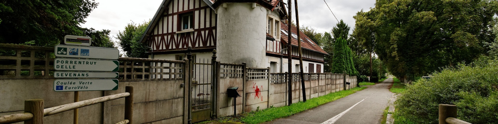 This file was uploaded with Commonist. La liaison cyclable FrancoVéloSuisse à Sevenans.