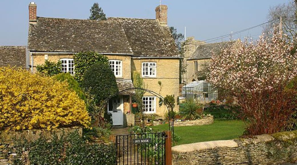 Kencot, Ivy Nook Ivy Nook at Kencot, with St. George's Church in the background.
