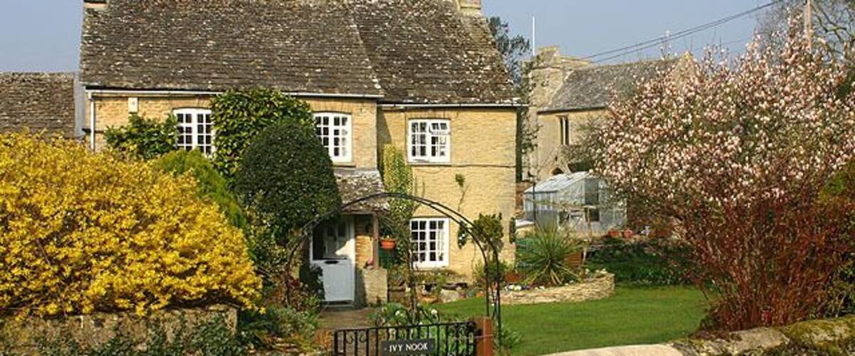 Kencot, Ivy Nook Ivy Nook at Kencot, with St. George's Church in the background.