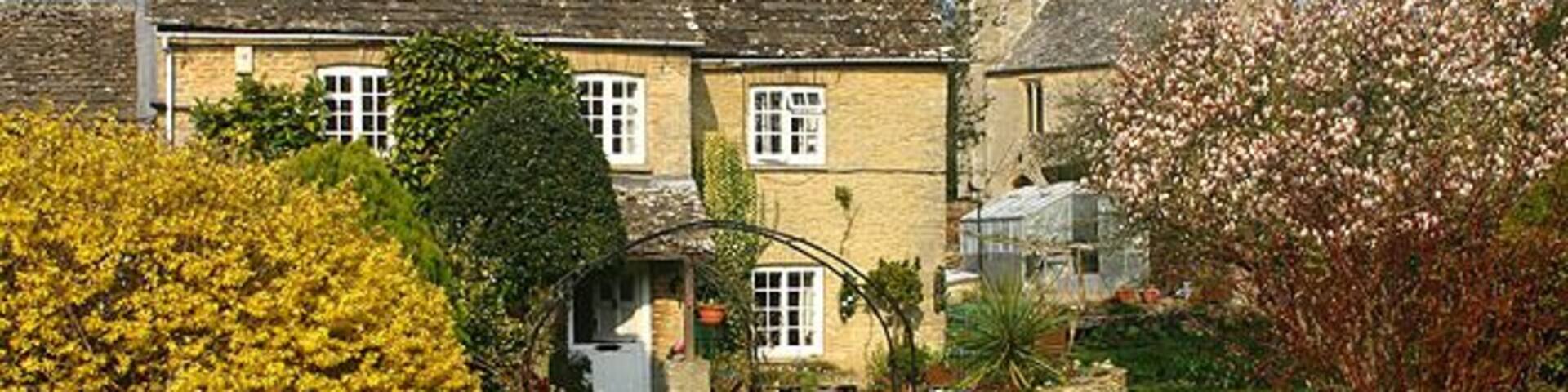 Kencot, Ivy Nook Ivy Nook at Kencot, with St. George's Church in the background.