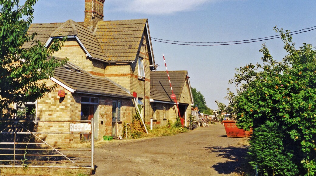 Grafham: former station, 1995. View eastward, towards Huntingdon: ex-Midland Kettering - Huntingdon East line, thence ex-GER to St Ives and Cambridge. The station and line were closed 15/6/59 - evidently now a farmhouse.