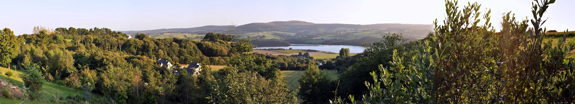 Vue de maison Rosnoen été 2010