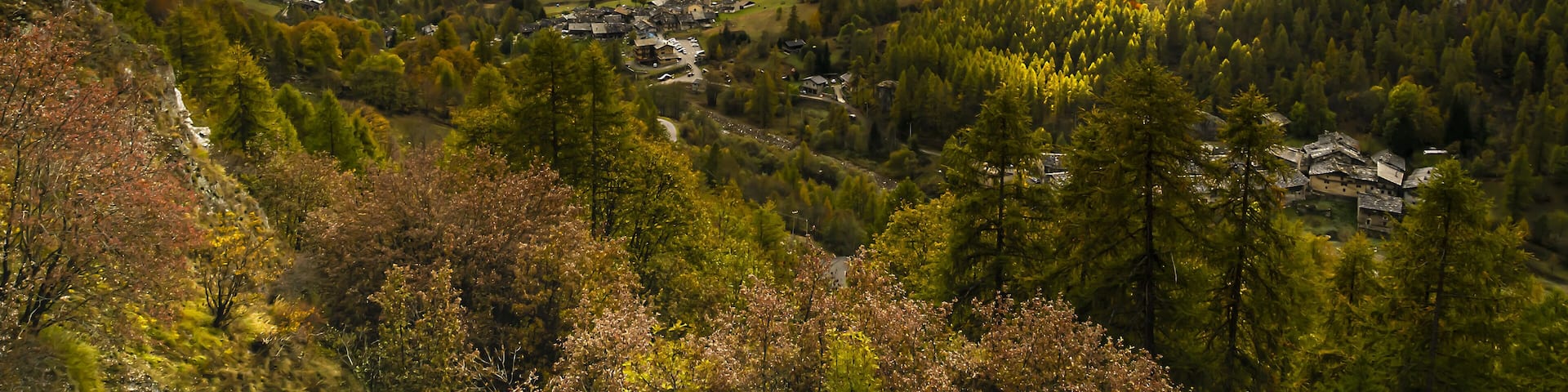 Bellino, un piccolo borgo montano in alta Valle Varaita, in provincia di Cuneo, nel sud del Piemonte