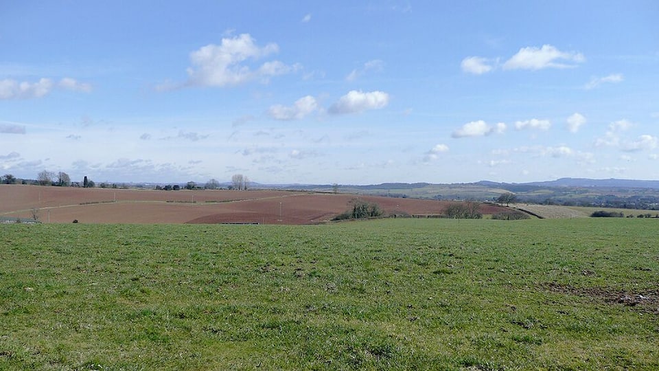 Farmland near Cookley, Worcestershire Seen from one of the grass fields east of Blakeshall Lane.