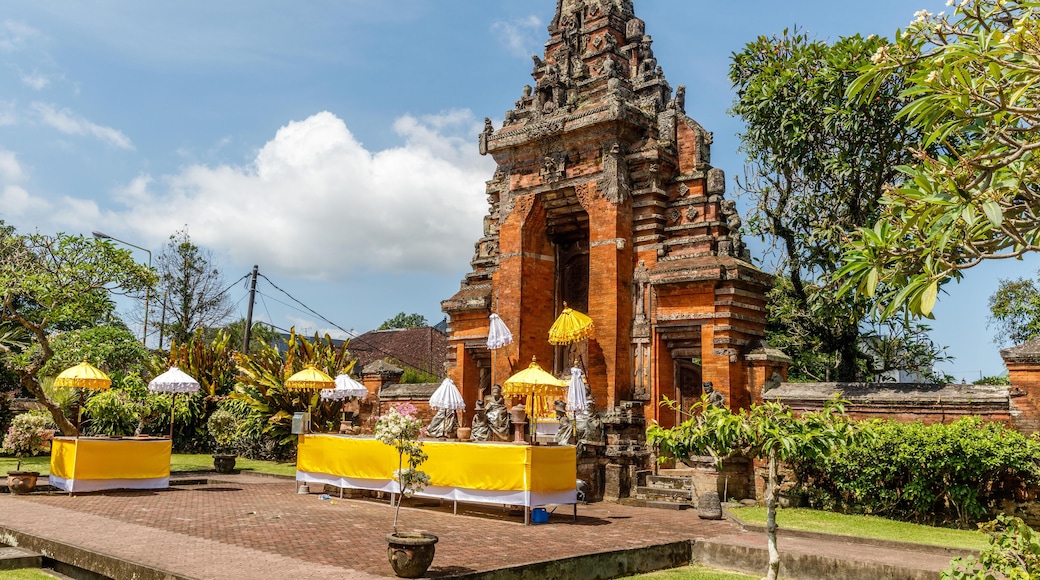 T99A14 Pamedal Agung, paduraksa or kori agung gates at Taman Gili Kertha Gosa, remains of a royal palace. Semarapura, Klungkung, Bali, Indonesia.