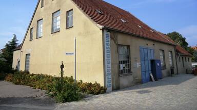 This is a photograph of an architectural monument. It is on the list of cultural monuments of Enger, no. 45