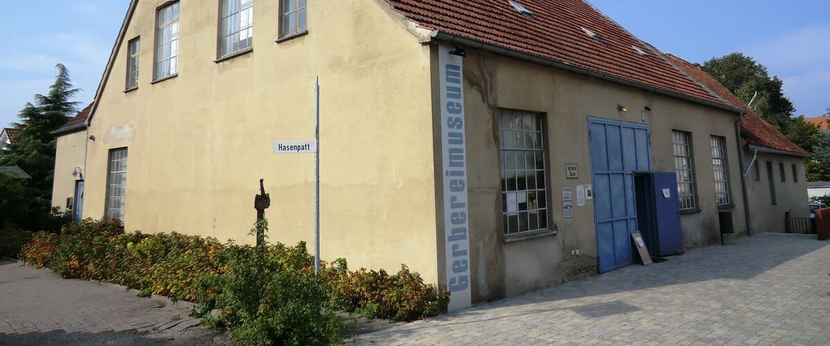 A building with a red-tiled roof and a sign reading "Hasenpatt".