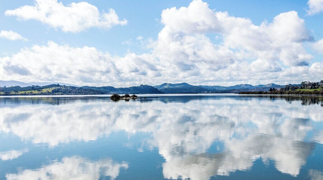 Kohukohu is a small historic village on the Hokianga Harbour with a laid back lifestyle and a small array of eateries and local galleries. A great stop off before catching the Hokianga ferry to Rawene when traveling south. The harbour provides stunning scenery, especially on a cloudy day.