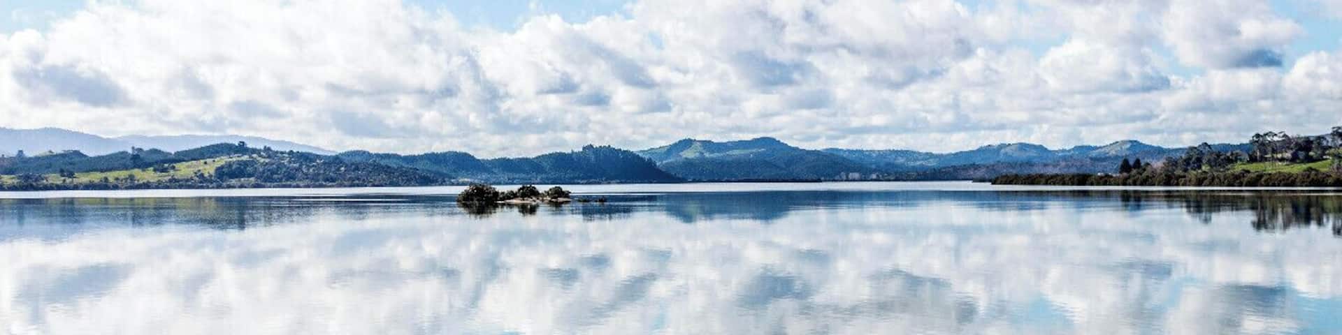 Kohukohu is a small historic village on the Hokianga Harbour with a laid back lifestyle and a small array of eateries and local galleries. A great stop off before catching the Hokianga ferry to Rawene when traveling south. The harbour provides stunning scenery, especially on a cloudy day.