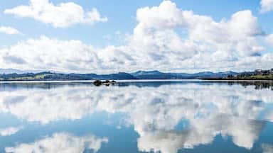 Kohukohu is a small historic village on the Hokianga Harbour with a laid back lifestyle and a small array of eateries and local galleries. A great stop off before catching the Hokianga ferry to Rawene when traveling south. The harbour provides stunning scenery, especially on a cloudy day.