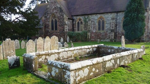 Lockerley - St Johns A rather large family plot.