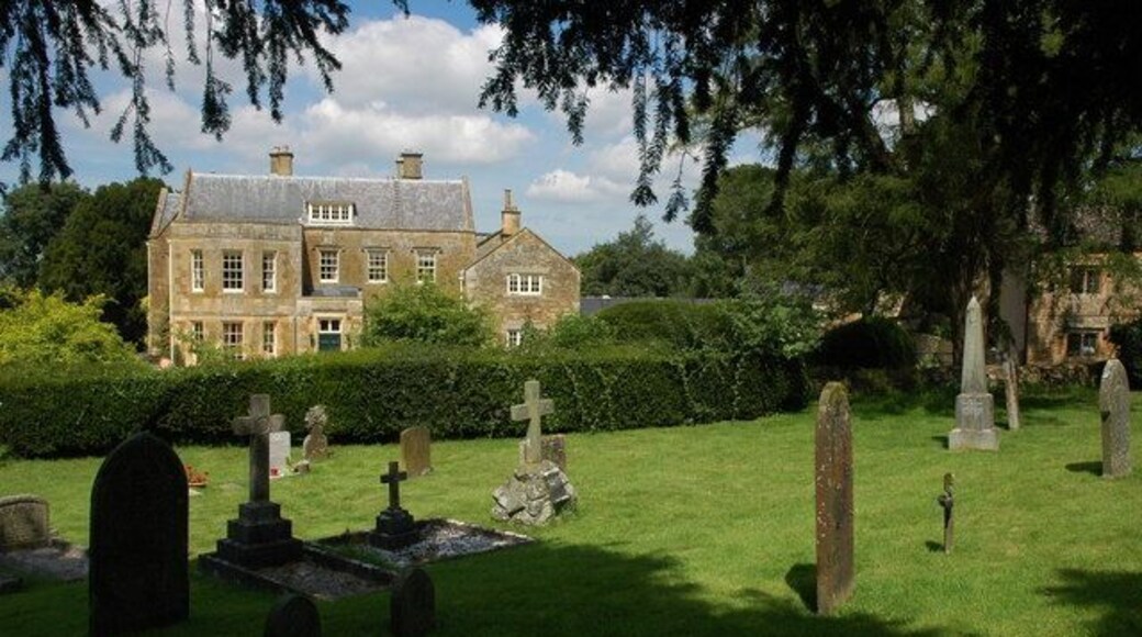 Adlestrop House Adlestrop House is situated nexzt to the church and is a large impressive Georgian House, it used to be the Rectory. Jane Austin visited on three occasions in 1794,1799 and 1806 and stayed with her uncle who was the Church Rector.