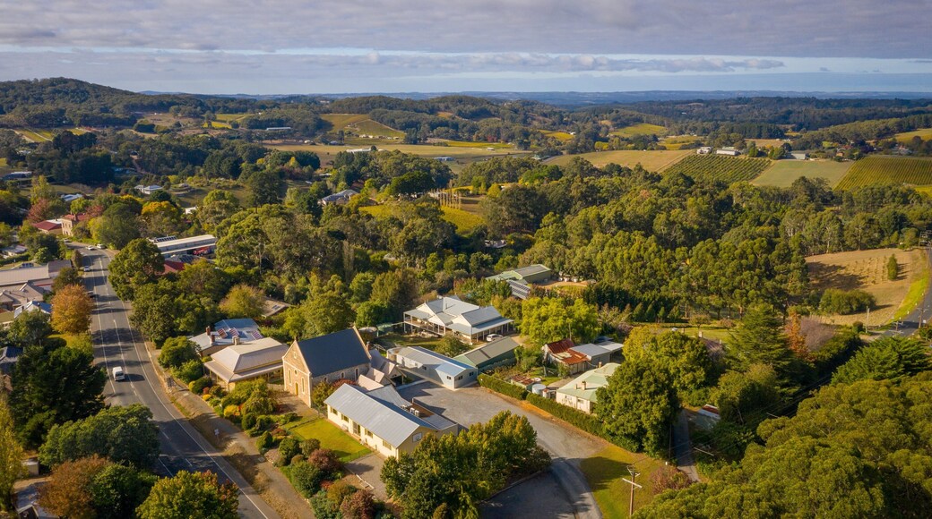 Summertown showing a small town or village and landscape views
