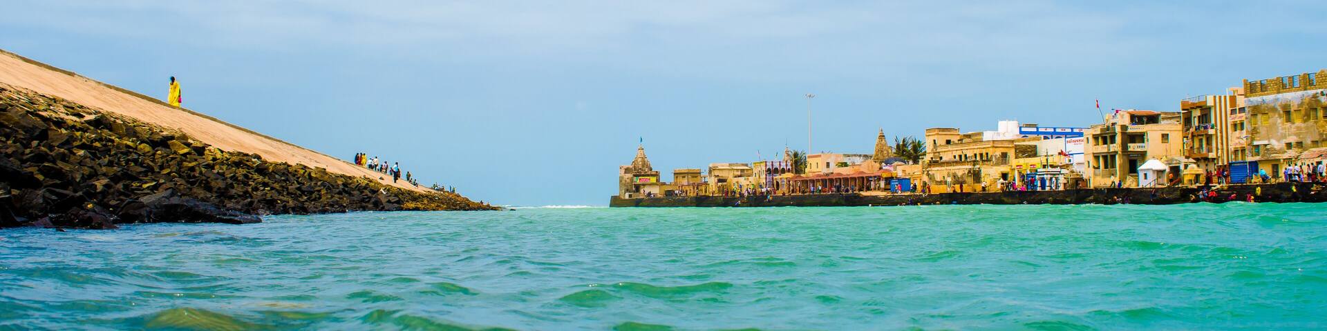 dwarkadhish temple of gujarat is located on the banks of Gomti river