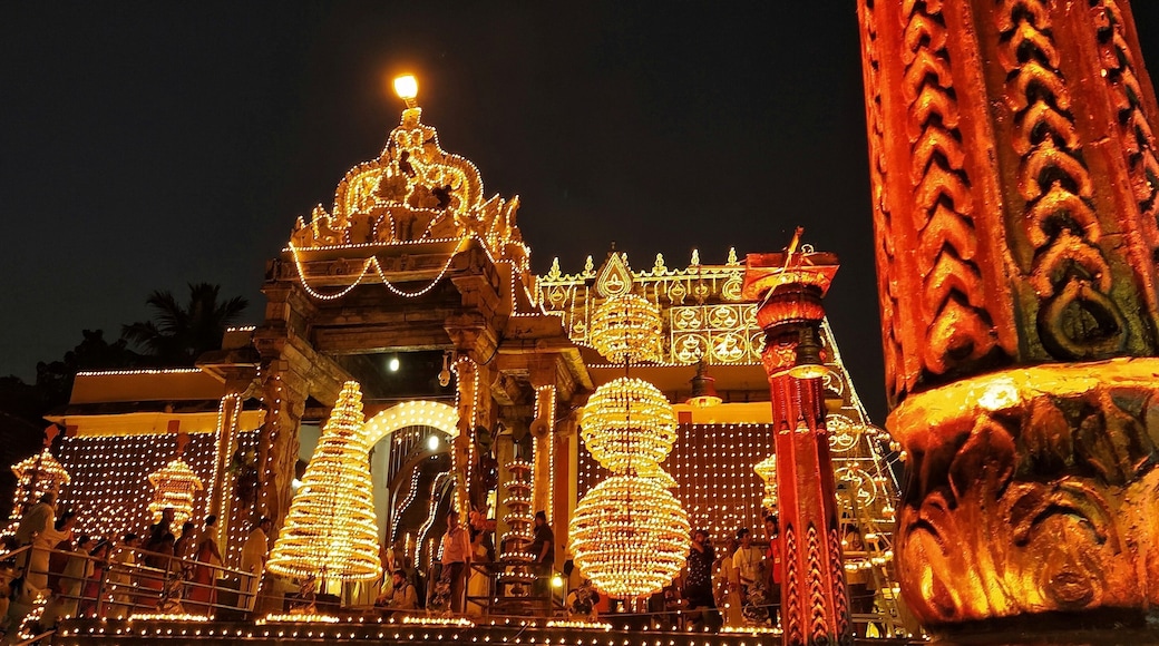 Lakshadeepam-After ayodhya world-record, Kerala's Sree Padmanabhaswamy temple lights one lakh lamps