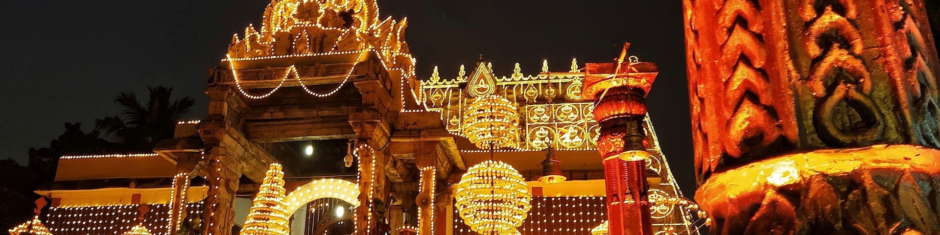 Lakshadeepam-After ayodhya world-record, Kerala's Sree Padmanabhaswamy temple lights one lakh lamps