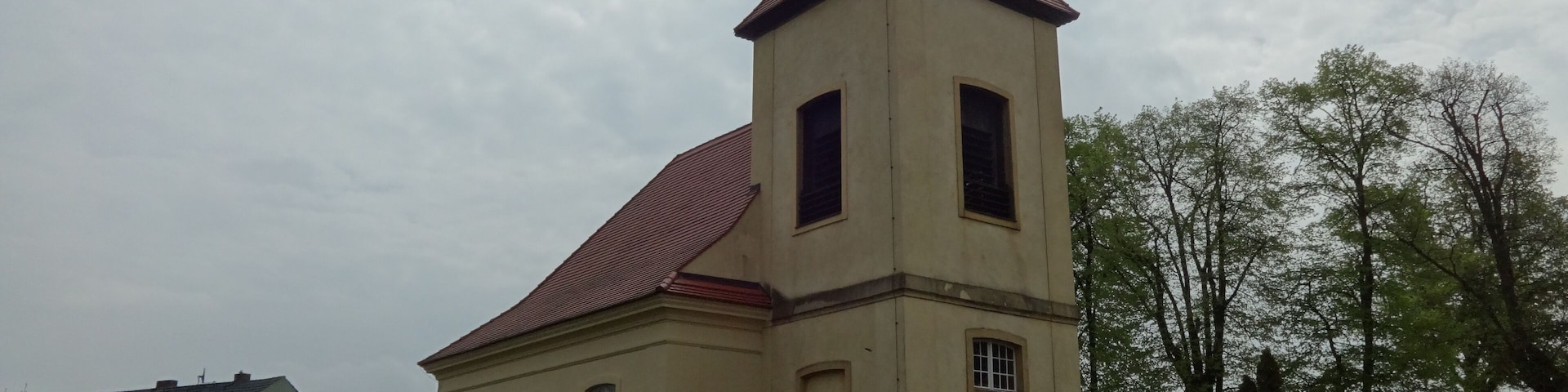 Dorfkirche Nudow, eine der wenigen Kronkirchen in Brandenburg aus dem 18. Jahrhundert. Gemeinde Nuthetal, Landkreis Potsdam-Mittelmark.