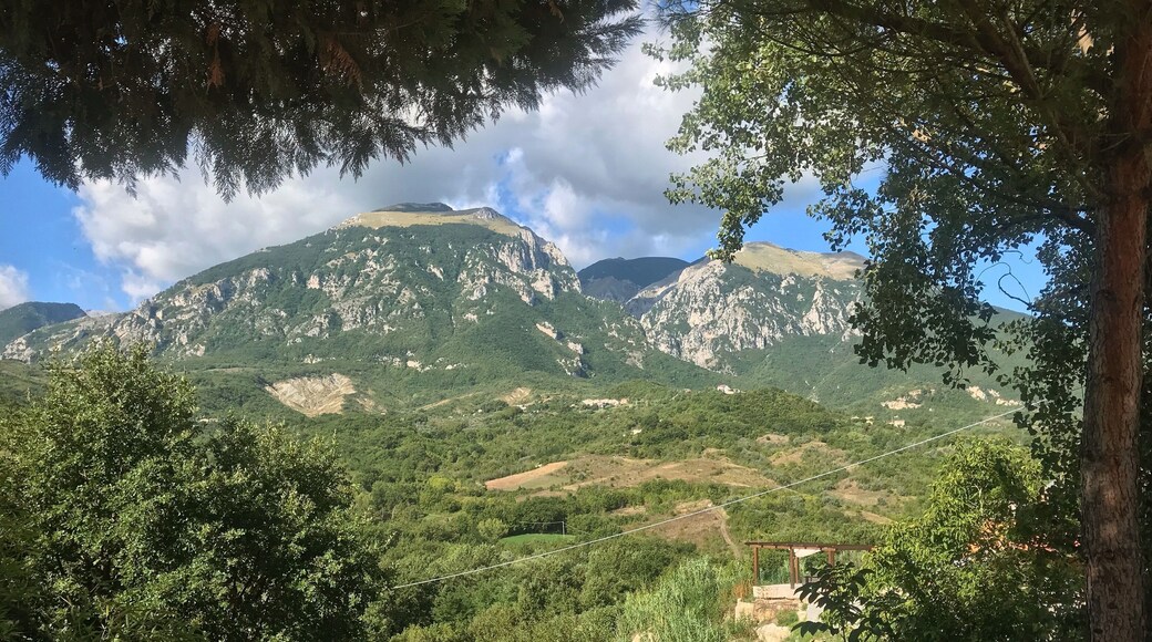 Limiti Di Sopra - the village of Limiti belongs to the municipality of Palombaro in the Abruzzo region of Italy.