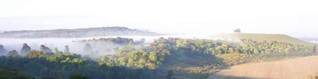 Beacon Hill. The main point of interest in this square is Beacon Hill and beyond it, Cymbeline's Mount. A small B road passes along beneath the hill through the small settlement of Ellesborough. This picture was taken from Coombe Hill Monument in the adjacent map square.