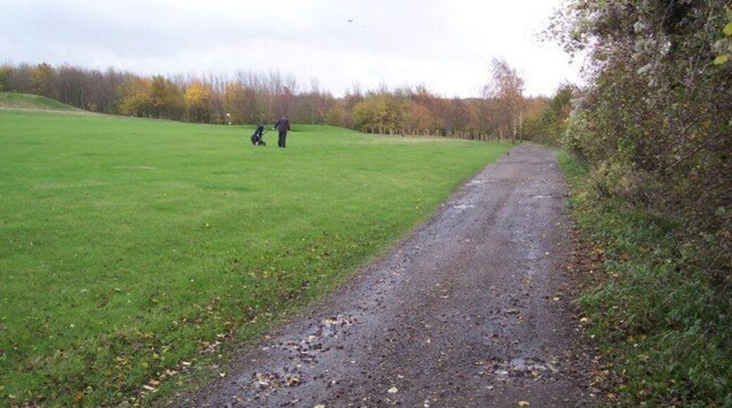 Footpath in Faversham Golf Course A path from Brenley Lane, near Boughton Church leads through the golf course (past the 13th Tee) (actually map shows it on the course, but out of politeness, used the access track), heading to North Lane in South Street.