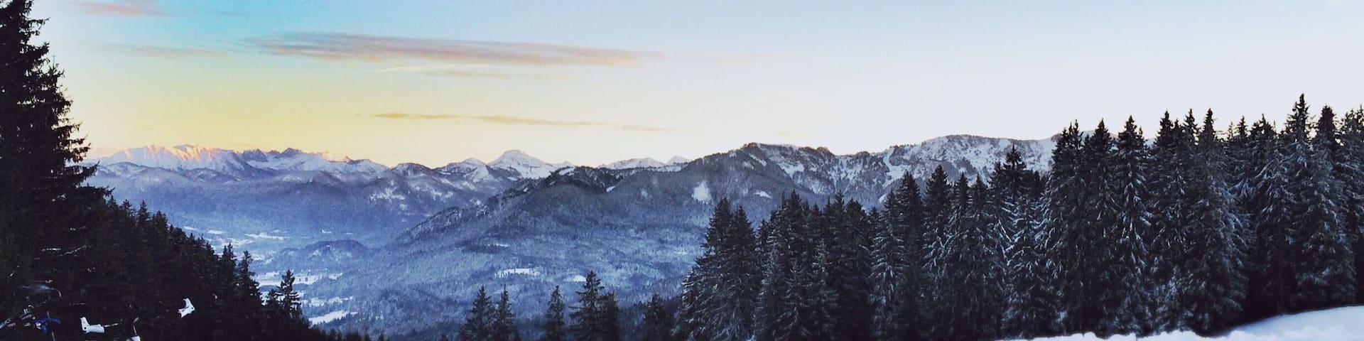 We were lucky to have amazing weather and saw this beautiful Sunset! Don't forget to visit the Blomberghaus for great Kaiserschmarrn!
#snow