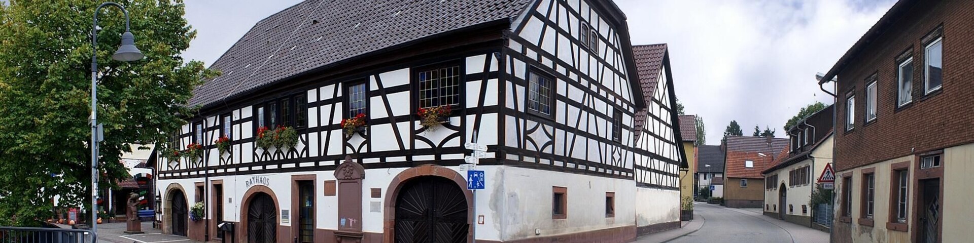 Rathaus + HauptstraĂe