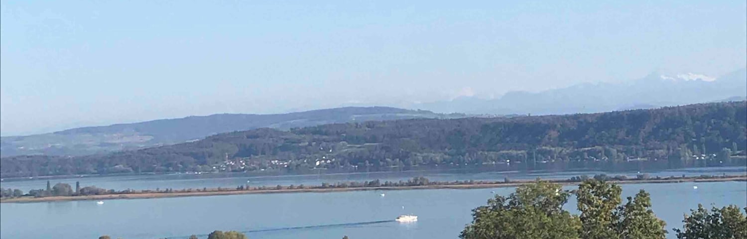 Wineries, sun and lake