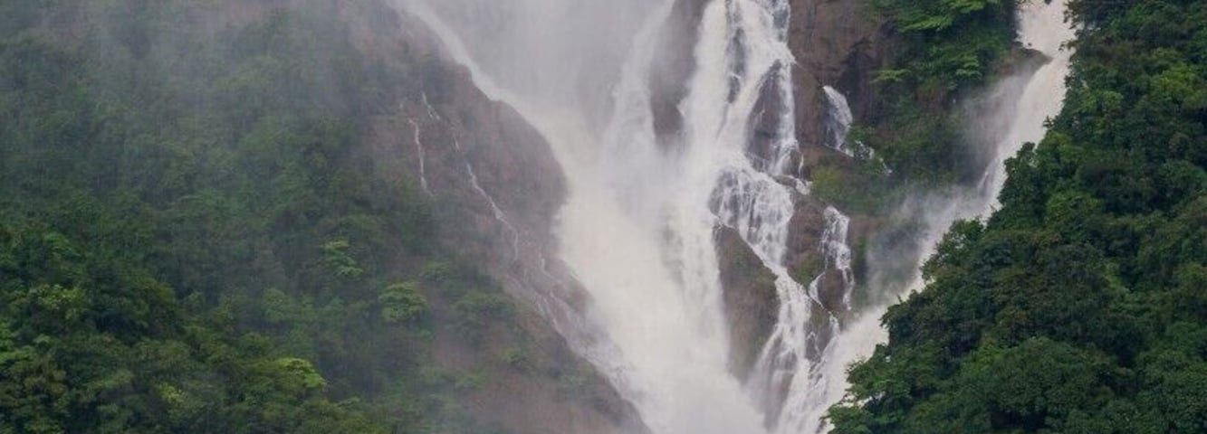 Majestic Dudhsagar waterfalls and magic of Castle Rock
A visit to Dudhsagar waterfalls should not end with just a visit to the waterfalls. Because further ahead is Castle Rock, a town that looks like it has emerged straight out of a story book!! Where goods trains are the most common mode of transport. And the locals seem unaware of the hidden gems their town has to offer.
Read more at http://sandeepachetan.com/dudhsagar-waterfall-castle-rock/