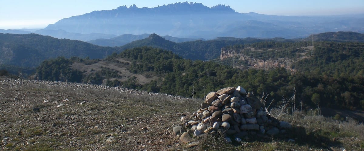 Montserrat i a sota Morella de l'Obac des del Turó del Mal Pas, Parc natural de Sant Llorenç del Munt i l'Obac (desembre 2011)