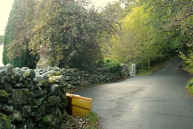 Bottom of the hill There is a 1 in 4 hill up from here to the Youth Hostel at Rhiw. The grit bin is strategically placed.
