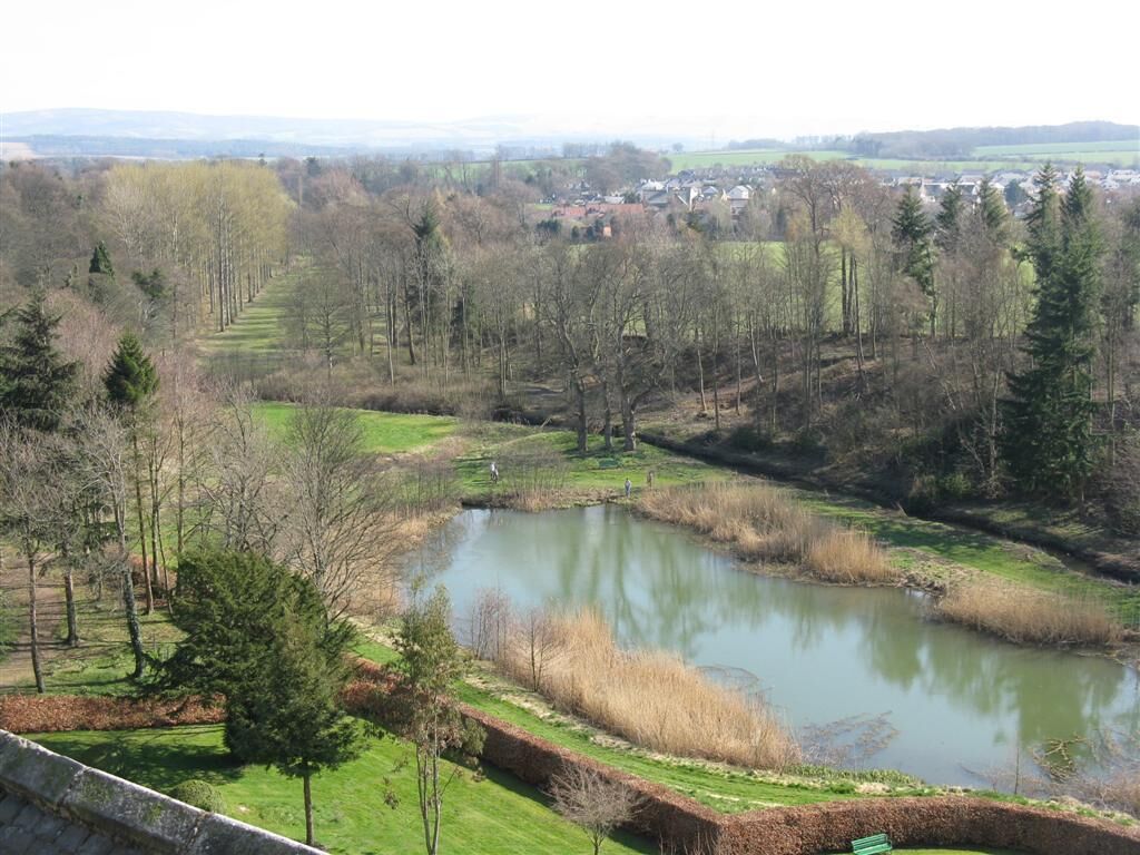 Sir David's Loch and the River Tyne Looking south-eastwards from the roof of Winton House, across to Wester Pencaitland.