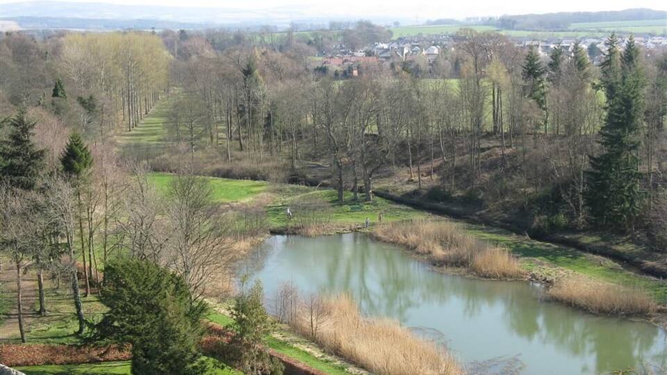 Sir David's Loch and the River Tyne Looking south-eastwards from the roof of Winton House, across to Wester Pencaitland.