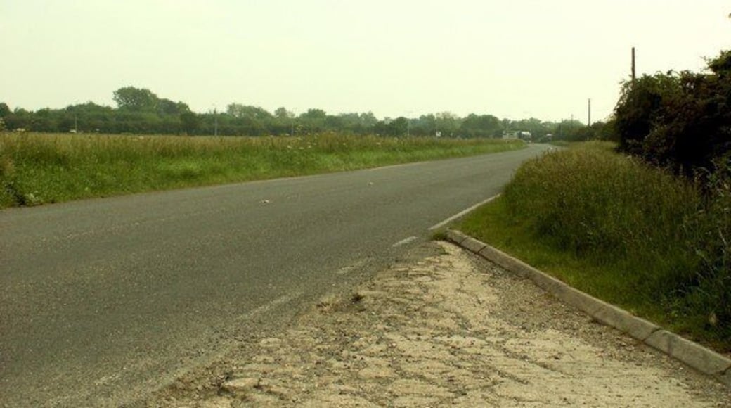 The B.1040 looking towards Eltisley