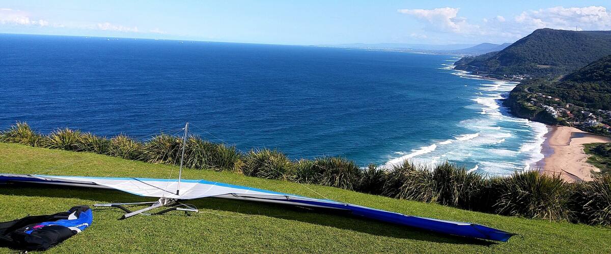 Stanwell Park Beach is one of the popular spots for hang gliding and paragliding in Sydney. If you want to experience jumping off the cliff without getting hurt, this is your chance!
#LifeAtExpedia #beach