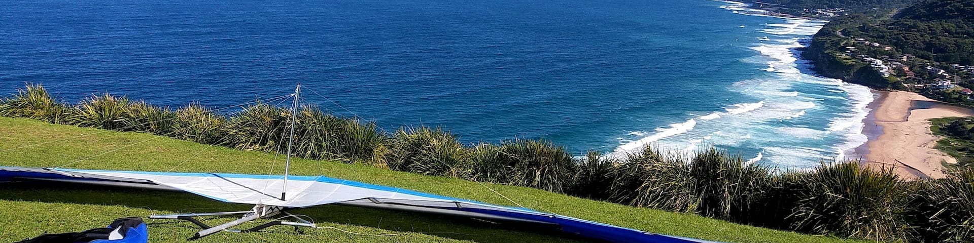 Stanwell Park Beach is one of the popular spots for hang gliding and paragliding in Sydney. If you want to experience jumping off the cliff without getting hurt, this is your chance!
#LifeAtExpedia #beach